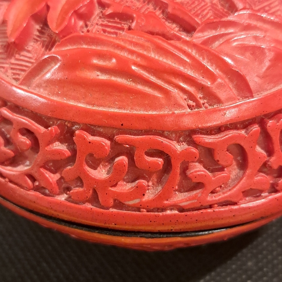 Chinese Cinnabar Red Lacquer Carved flowers Round Trinket Box. - Picture 5 of 9